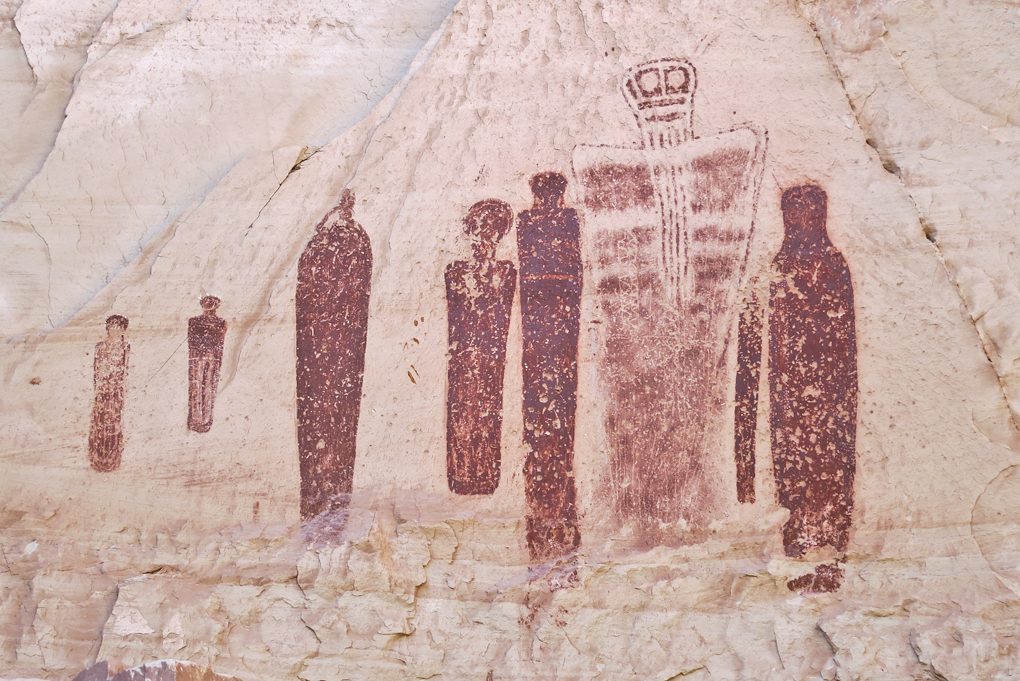 The Holy Ghost and attendant figures, tall dark-red Barrier Canyon Style paintings at the Great Gallery