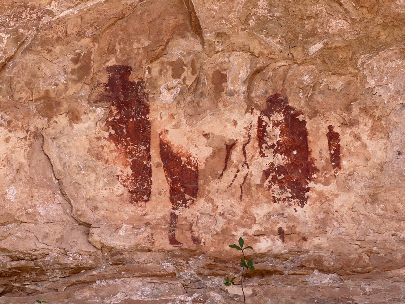 Eroded Barrier Canyon Style figures on a weathered sandstone wall
